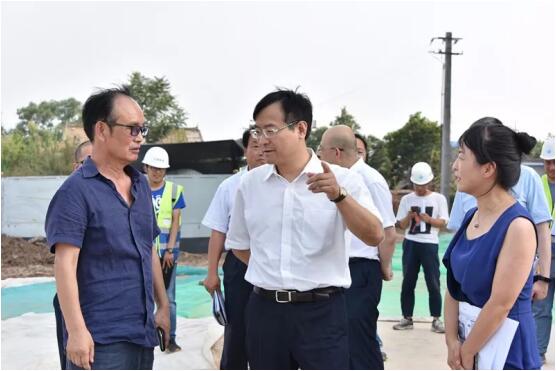 鐘書記走訪國際醫(yī)學(xué)項目現(xiàn)場，冒酷暑、送服務(wù)、解難題