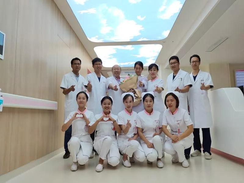 這個(gè)國(guó)慶，西安國(guó)際醫(yī)學(xué)中心人用守護(hù)向祖國(guó)深情表白