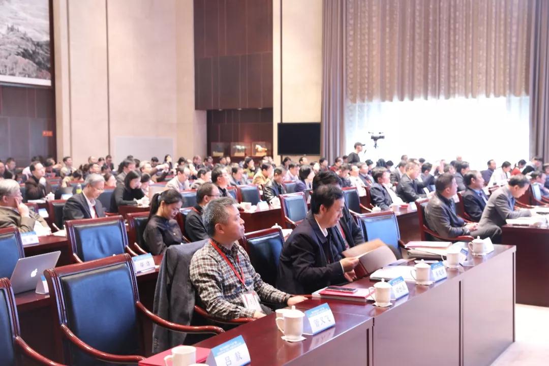 國家“十三五”臨床系統(tǒng)整合規(guī)劃教材主編人會(huì)議在西安舉行——賀西京院長作為教材主編出席會(huì)議