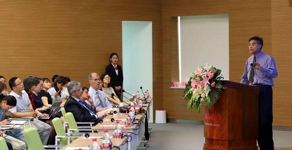 美國(guó)醫(yī)療專(zhuān)家走進(jìn)西安國(guó)際醫(yī)學(xué)中心，開(kāi)展國(guó)際醫(yī)療合作