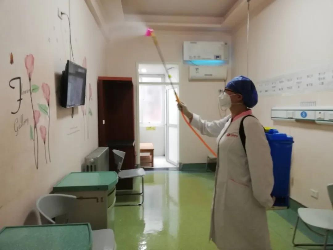 毛金蓮護士長榮登“江岸戰(zhàn)疫巾幗英雄”榜