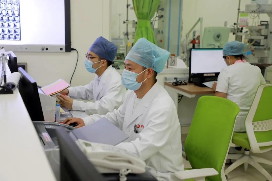 五一勞動節(jié) 有這樣一群人描繪最美敬業(yè)福！