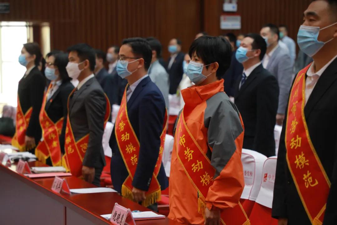 西安國際醫(yī)學(xué)中心醫(yī)院6名醫(yī)護(hù)人員榮獲隨州市勞動(dòng)模范稱號(hào)