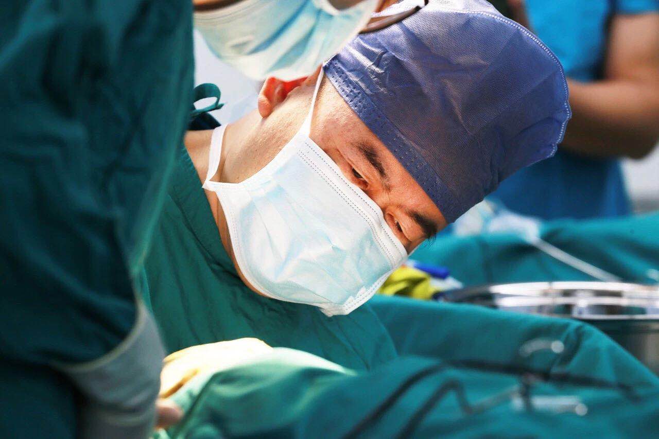 2小時腰圍縮小4cm 這位醫(yī)生曝光了抽脂手術“內(nèi)幕”……