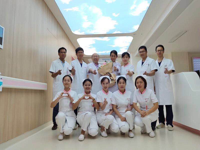 這個(gè)國(guó)慶，西安國(guó)際醫(yī)學(xué)中心人用守護(hù)向祖國(guó)深情表白