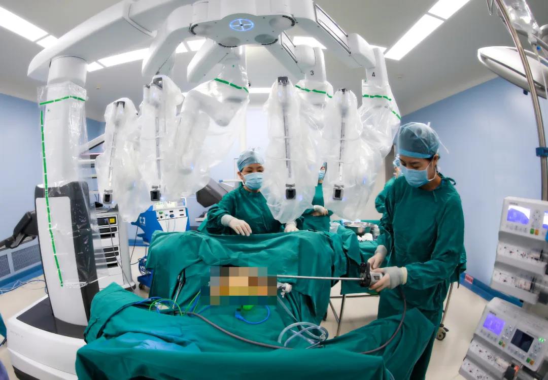 健康時報—第四代達芬奇手術(shù)機器人“現(xiàn)身”西安國際醫(yī)學中心醫(yī)院 順利完成“首秀”