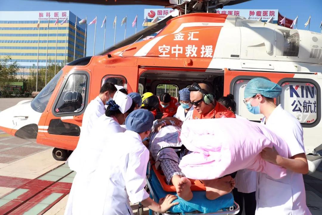 陜西網(wǎng)—生命續(xù)航，分秒必爭！  西安國際醫(yī)學(xué)中心醫(yī)院緊急救助一名跨省“飛”來的重癥患者