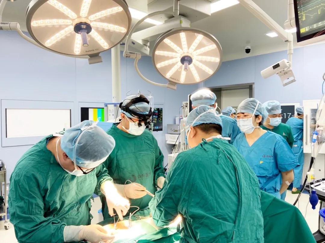 媽媽別害怕，我一直在您身邊——心臟外科又一臺(tái)達(dá)芬奇機(jī)器人二尖瓣置換術(shù)順利完成