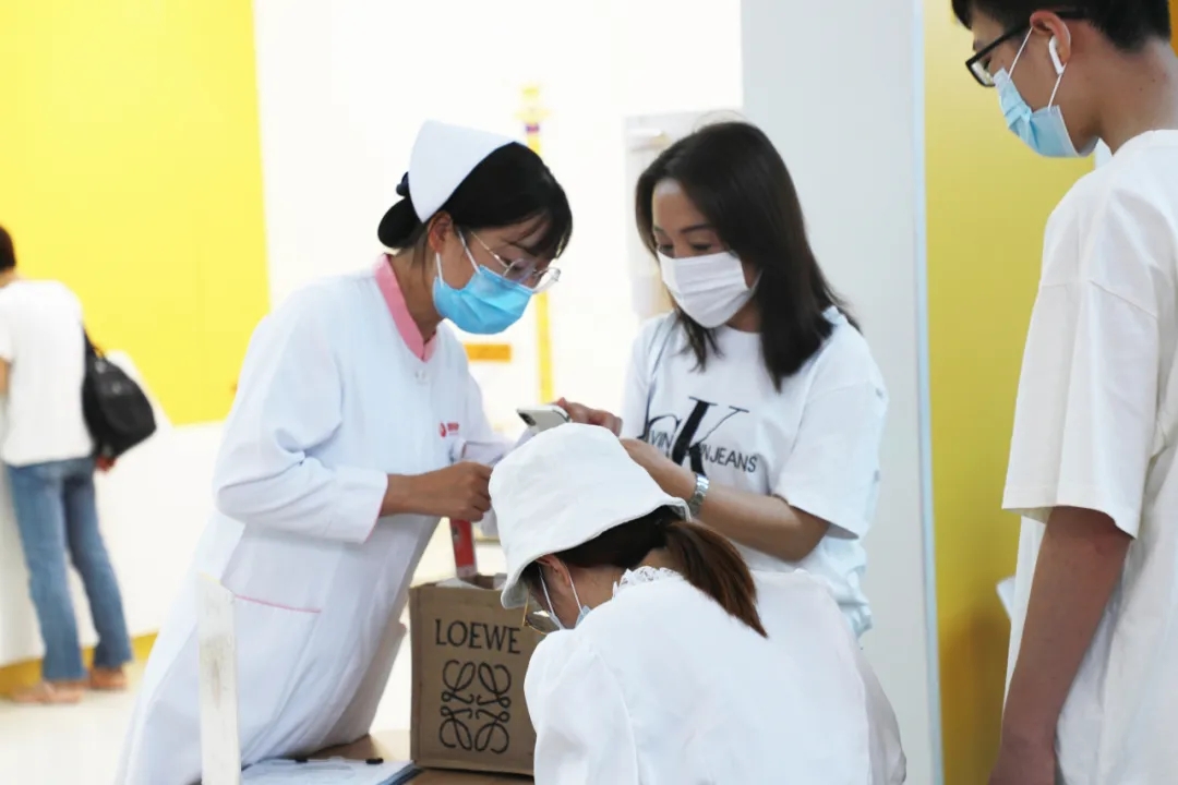 免掛號(hào)費(fèi)、診查費(fèi)，送健康卡……他們紛紛為這項(xiàng)暖心服務(wù)點(diǎn)贊！