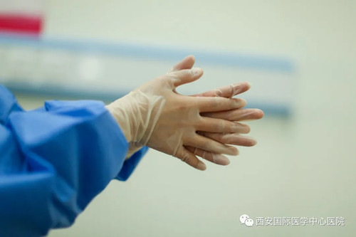 49秒！她的手，已接種了13230人