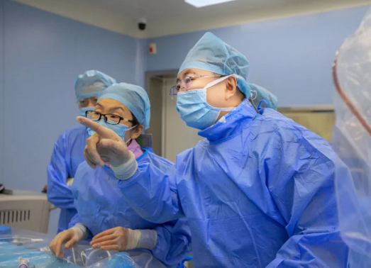 67歲的他輾轉(zhuǎn)大半個中國，就為打通“心門”