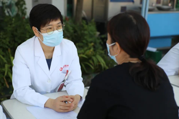 獻禮教師節(jié)——西安國際醫(yī)學中心醫(yī)院聯合東大學校義診