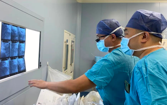 這，就是醫(yī)護人員的“硬核”擔當！