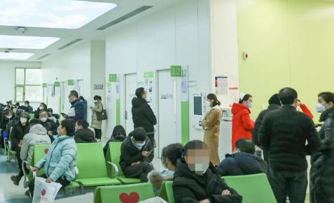 節(jié)后首個(gè)工作日|不停歇，他們?nèi)κ刈o(hù)患者健康！