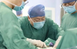 罕見腫瘤發(fā)生轉移......甲乳外科專家采用微創(chuàng)祛除病灶