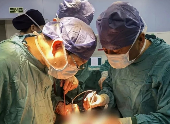 有實(shí)力有擔(dān)當(dāng)！他完成了這臺“無人敢接”的高難度手術(shù)