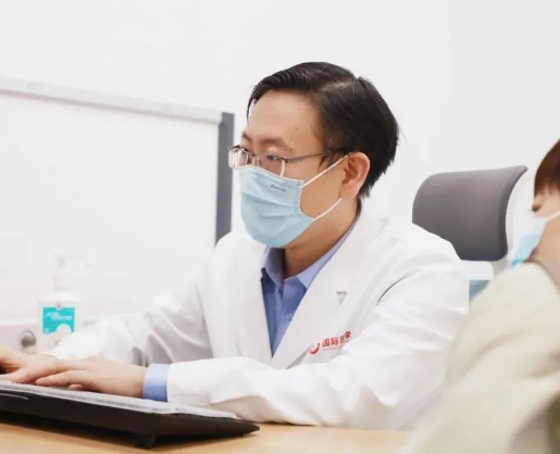 金屬支架長進肉里......呼吸專家妙手攻堅