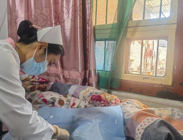 護(hù)理到家，愛(ài)不掉線—— “互聯(lián)網(wǎng)+護(hù)理上門”服務(wù)打造24小時(shí)溫馨守護(hù)！