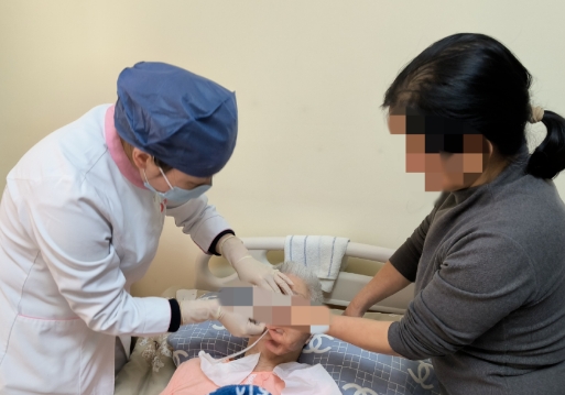 一鍵預(yù)約，專(zhuān)業(yè)到家——西安國(guó)際醫(yī)學(xué)中心醫(yī)院“互聯(lián)網(wǎng)+護(hù)理上門(mén)服務(wù)”為失能老人解憂(yōu)，讓家屬安心工作