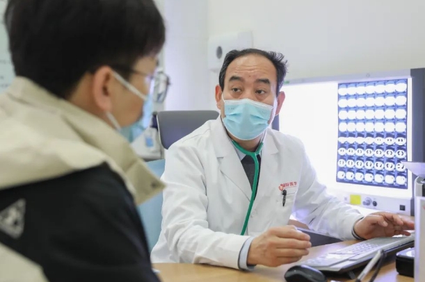 大醫(yī)之道|傅恩清：三十余載，呼吸防線的“工程師”