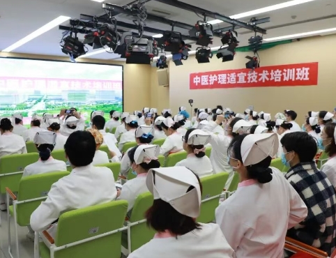 卷技能！護(hù)理骨干集體“充電” 解鎖四大中醫(yī)硬核技術(shù)